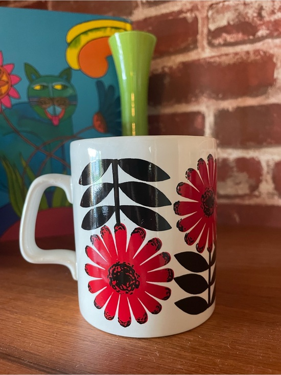 Staffordshire Other - Vintage Mod Staffordshire Red Daisy Mug